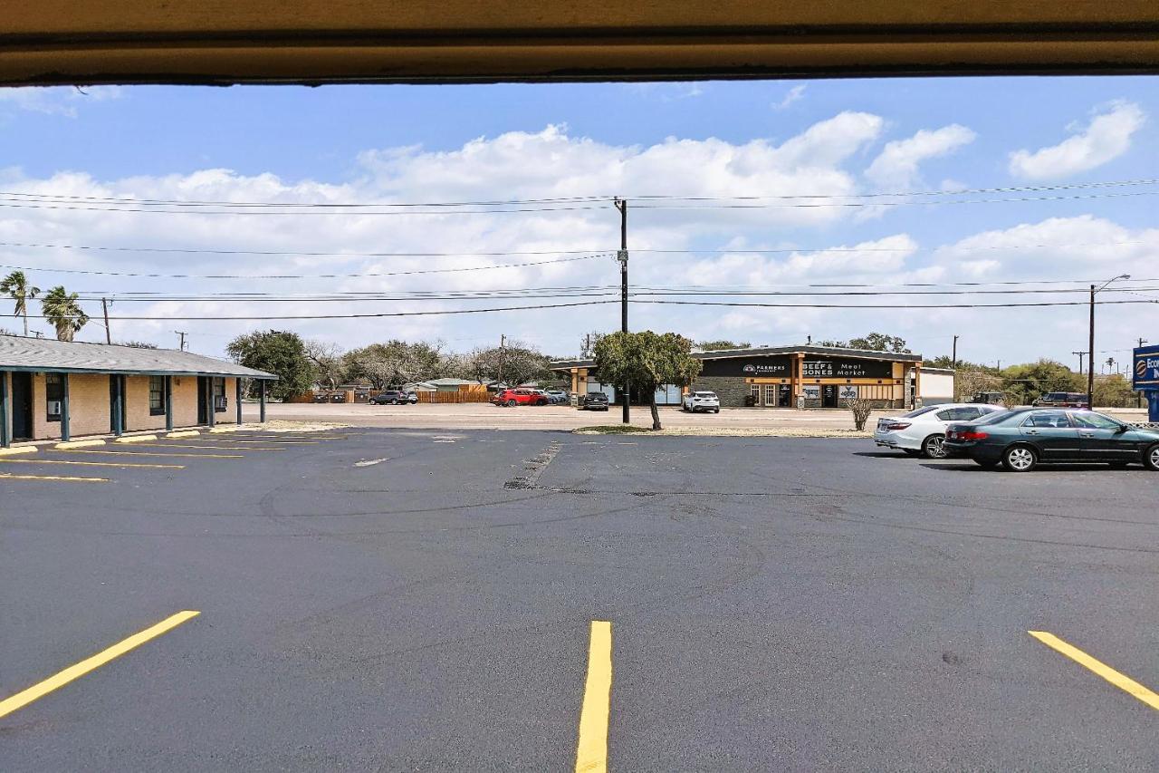 Economy Inn Kingsville Buitenkant foto
